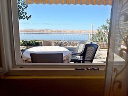 2-br Seaview Apartment in Baric Draga