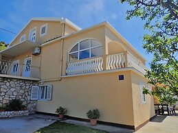 2-br Seaview Apartment in Baric Draga