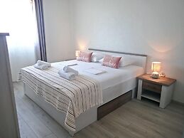2-br Seaview Apartment in Baric Draga