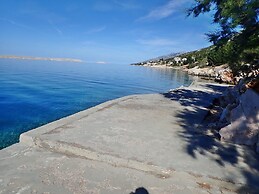 2-br Seaview Apartment in Baric Draga