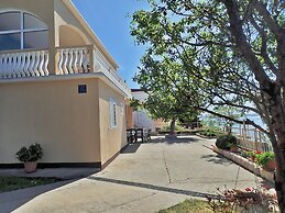 2-br Seaview Apartment in Baric Draga