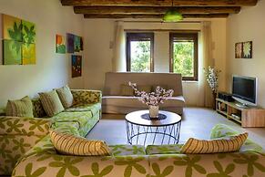 Charming Holiday Home in Maheri