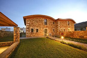 Semi-detached House With Private Pool