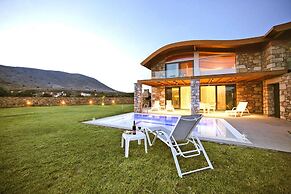 Semi-detached House With Private Pool