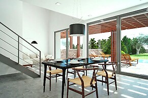 Semi-detached House With Private Pool