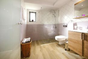 Semi-detached House With Private Pool