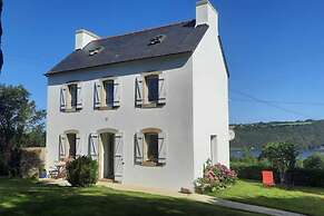 Holiday Home With sea Views, Tregarvan
