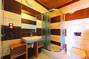 Comfortable Apartment, 2 Bedrooms, Terrace
