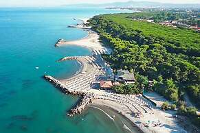 Apartment in Tuscany Near Beaches & Pool