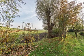 Reetgedecktes Ferienhaus mit Kachelofen
