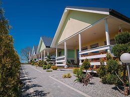 Comfortable, Single-story Houses With Terraces