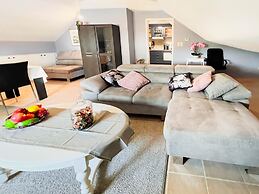 Modern Loft With 2 Bedrooms Near Sint Truiden