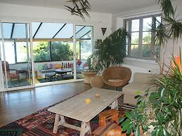 Cottage in Locquirec With Beach Access