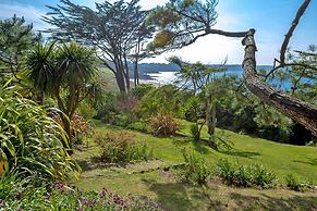 Cottage in Locquirec With Beach Access