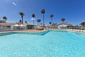 Central Bungalow With Pool