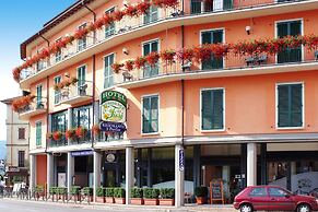 Apartment by Lake Maggiore With Boat Dock