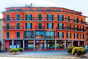 Apartment by Lake Maggiore With Boat Dock