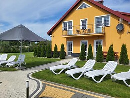 Comfortable Ground Floor Apartment, Summer Pool
