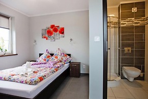 Comfortable Ground Floor Apartment, Summer Pool