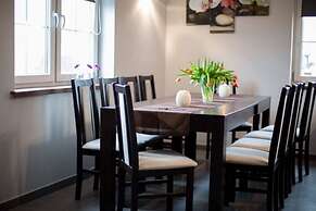 Comfortable Ground Floor Apartment, Summer Pool