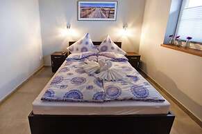 Comfortable Ground Floor Apartment, Summer Pool