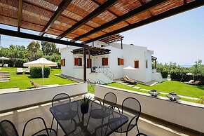 Seaview Holiday Home in Gerakini for 6