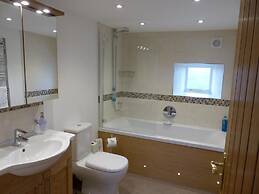 Stunningviews-privacy-hiking-sleeps8-wifi