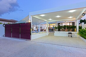 Open-space Design 4BR Pool Villa Luna