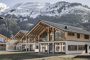 New Chalet With Garden and Private Sauna