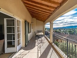Relaxing La Motte Hideaway for a Group