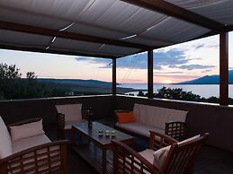 Villa in Rovanjska With Pool & Sea Views