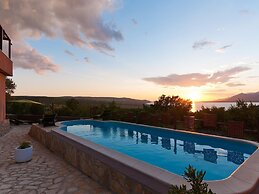 Villa in Rovanjska With Pool & Sea Views