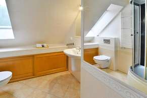 Comfortable, Large Holiday Home With a Garden
