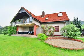 Comfortable, Large Holiday Home With a Garden