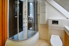 Comfortable, Large Holiday Home With a Garden