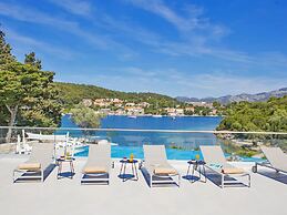 Apartment in Korculla With Pool