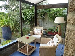 Charming Sea View Stay, 50m Close