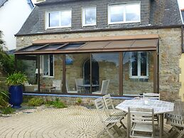 Charming Sea View Stay, 50m Close