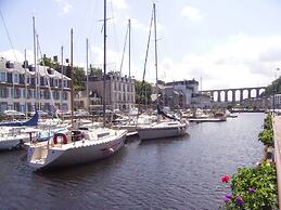 Charming Sea View Stay, 50m Close