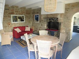 Charming Sea View Stay, 50m Close