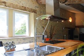 Charming Stone Cottage, Savoillans
