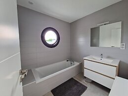 Quite Holiday Villa in Benodet
