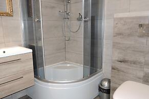House for 6 With Swimming Pool