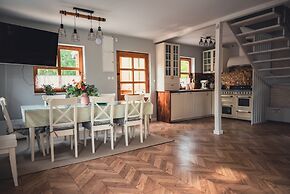 Large Holiday Villa With Sauna, Jacuzzi and Pool