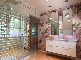 Large Holiday Villa With Sauna, Jacuzzi and Pool