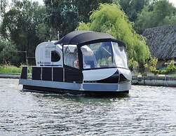 Hausboot auf der Peene, Demmin