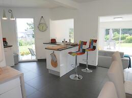 Comfortable Holiday Home With Partial sea Views, Douarnenez-treboul