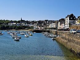 Comfortable Holiday Home With Partial sea Views, Douarnenez-treboul