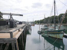 Comfortable Holiday Home With Partial sea Views, Douarnenez-treboul