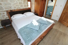Stone House in Makarska With Pool & Mountain View